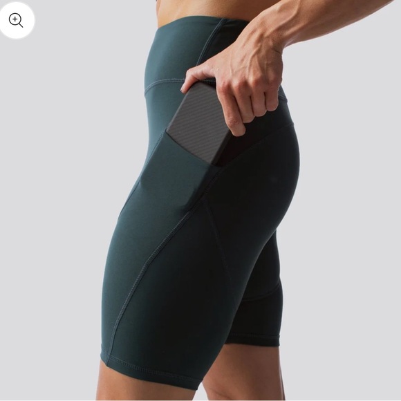 Born Primitive Cadence Short Black Medium EUC - Picture 1 of 7